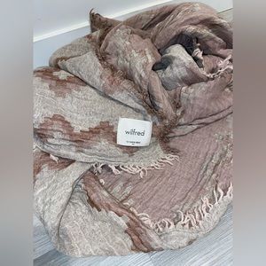 Aritzia Wilfred Diamond mosaic pink milk and cigar blanket scarf
